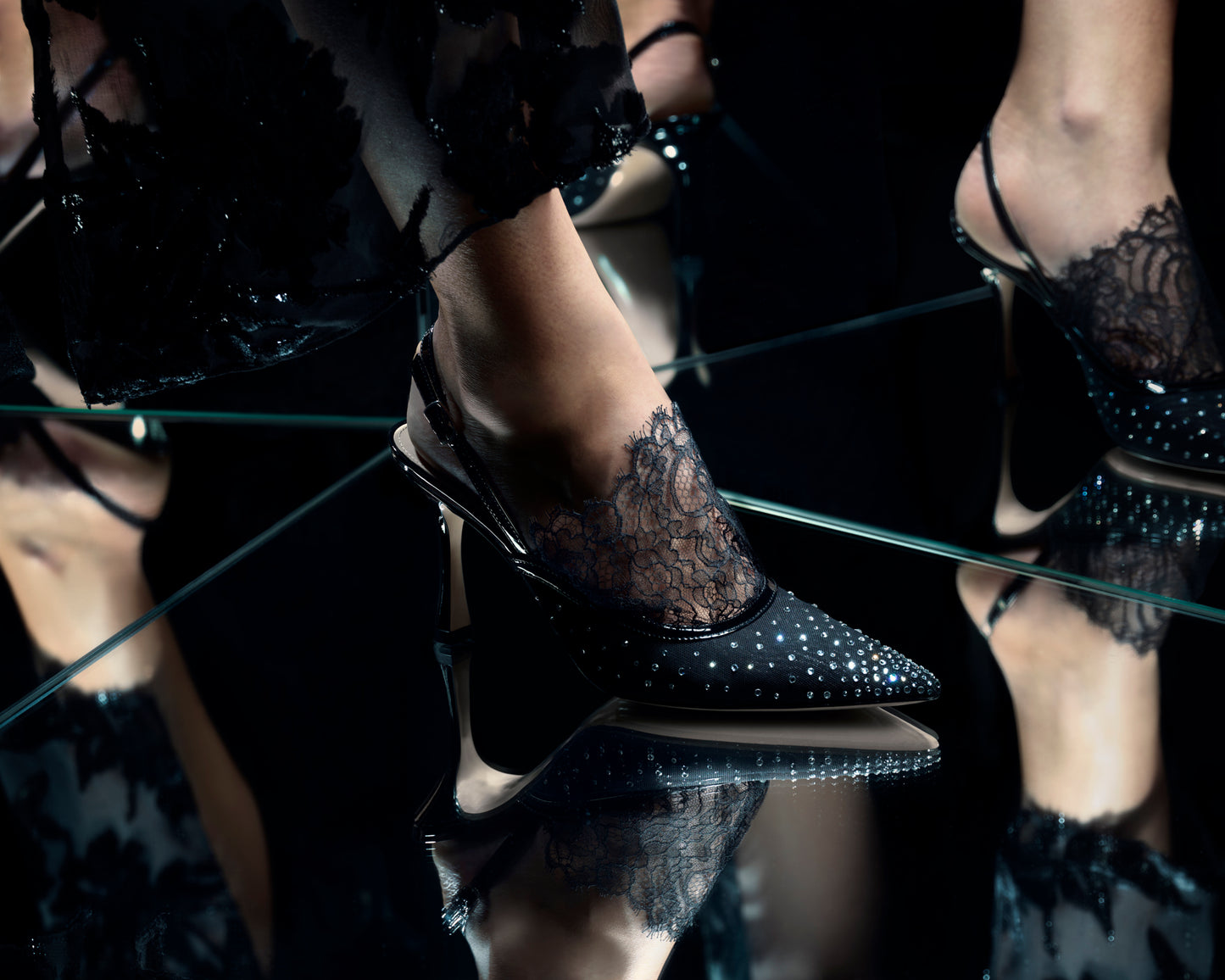 Escarpins Slingblack Madame en noir - Dentelle De Calais Couture Élevée.